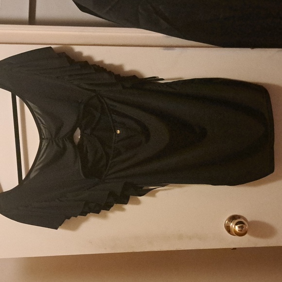 Bat wing black and gold dress but could also be a top - Picture 4 of 9